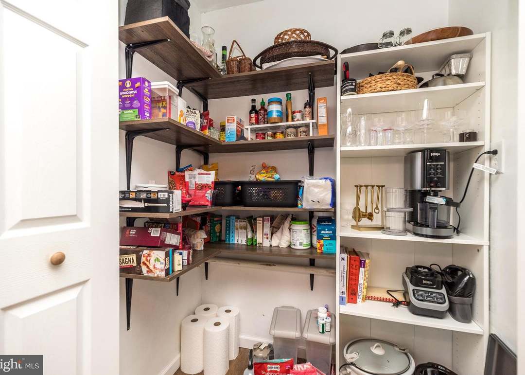 𝐂𝐨𝐮𝐫𝐭 𝐀𝐥𝐲 𝐐𝐮𝐚𝐤𝐞𝐫𝐭𝐨𝐰𝐧, 𝐏𝐀 𝟏𝟖𝟗𝟓𝟏